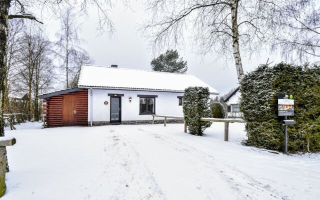 Cozy Holiday Home in Wooded Surroundings