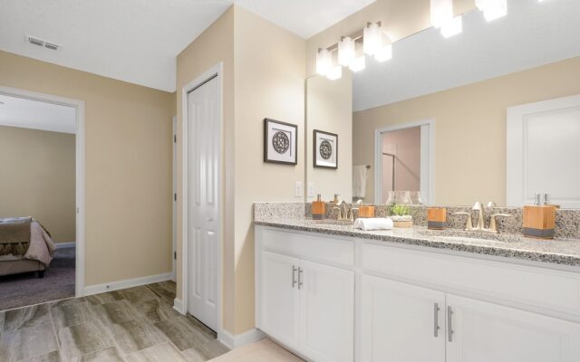 8 BD 5 BH Pool and Spa