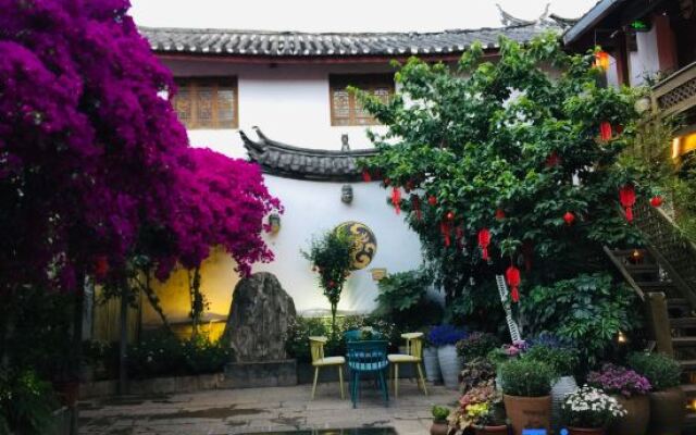 Bashilai Inn (Lijiang Ancient City Mufu Branch)