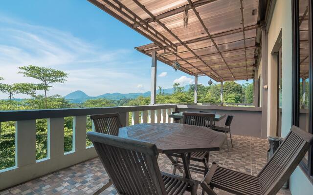 RedDoorz Premium @ Fafa Hills Resort Puncak