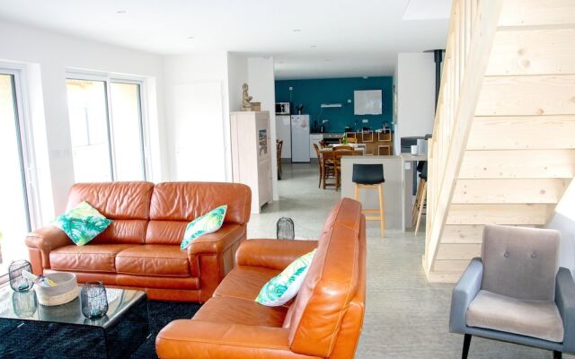 Villa With 5 Bedrooms in Panissières, With Indoor Pool, Enclosed Garden and Wifi - 56 km From the Slopes