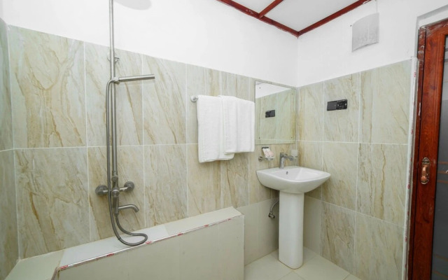 OYO 575 White Rose Residence