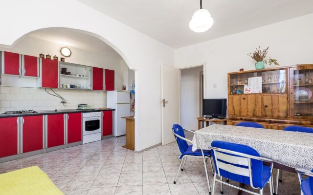 Nice Apartment in Bosana-pag With 3 Bedrooms and Wifi