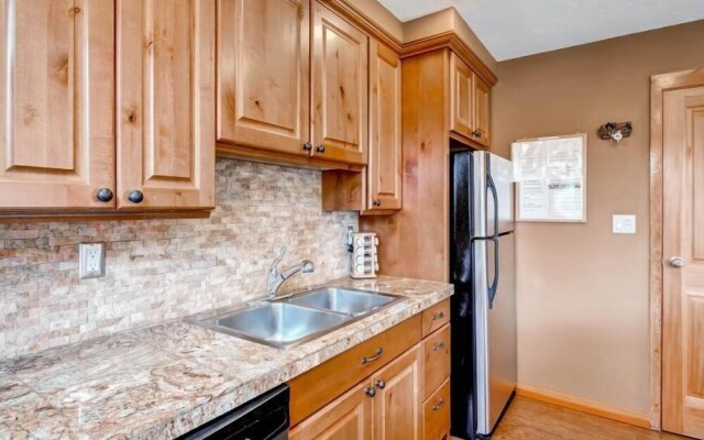 3 Bedroom Mountain Condo in Lakeside Village Near Keystone Lake with Complimentary Shuttle Service