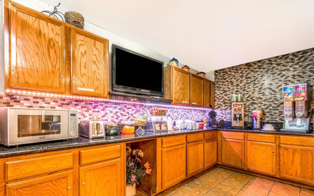 Super 8 By Wyndham Waco University Area