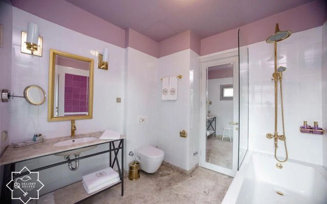 Delight Deluxe Hotel