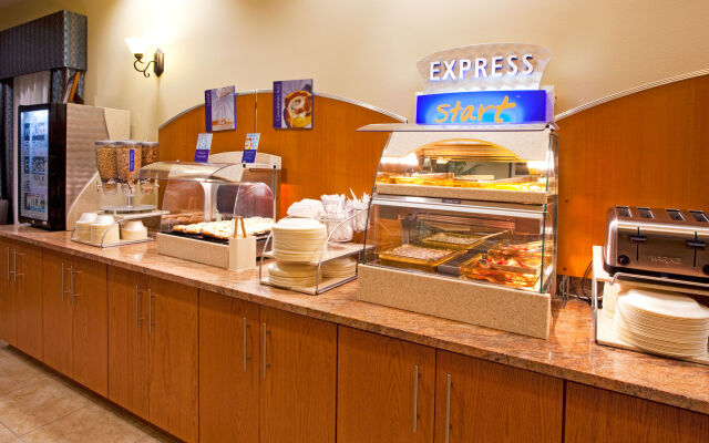 Holiday Inn Express & Suites Valdosta West - Mall Area, an IHG Hotel