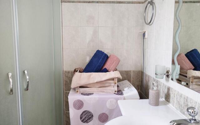 Modern 1Br apt , Garden , View & AC