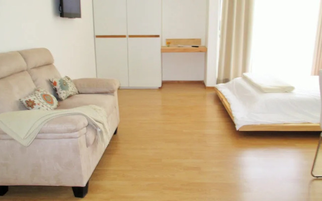 Cedar Cats Apartments