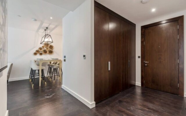 Elegant Two Bedroom Apartment With Winter Garden