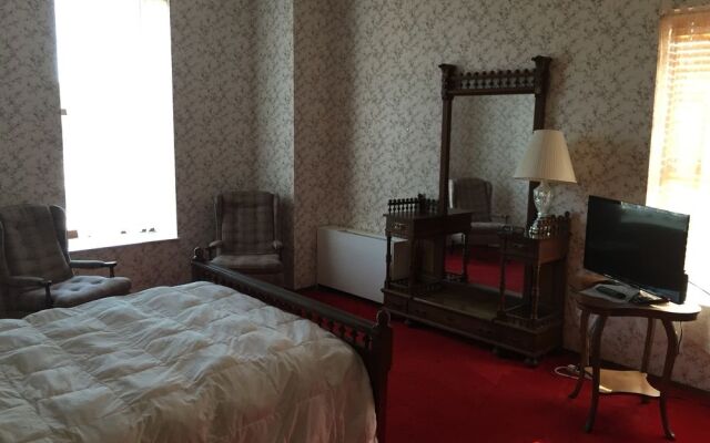 Historic Calumet Inn