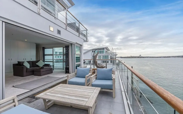 1BR Sub-Penthouse - Panoramic Views