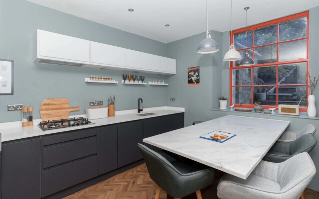 Beautiful & Bright 2BD Flat - Haymarket