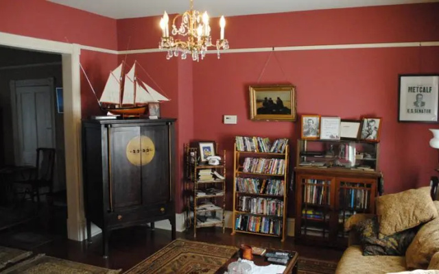 The Sleepy Senator Guest House