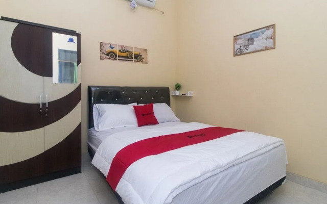 RedDoorz Syariah near Stasiun Madiun