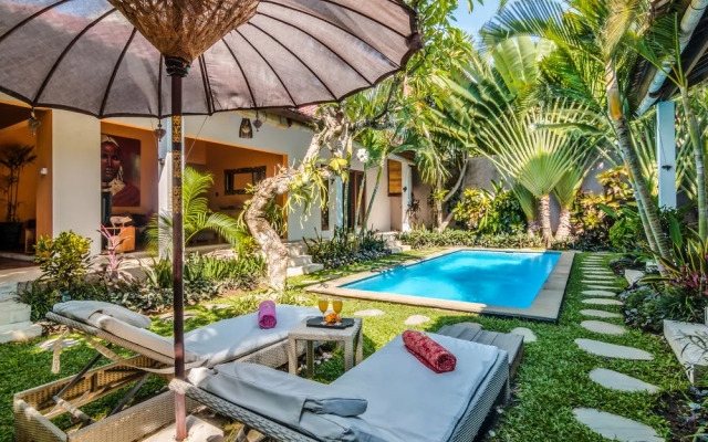 THE BOTANICAL 6 BED LUXURY 900 meter from beach