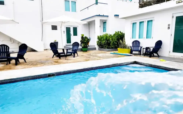 Pool Close to the Shore Complimentary Treats