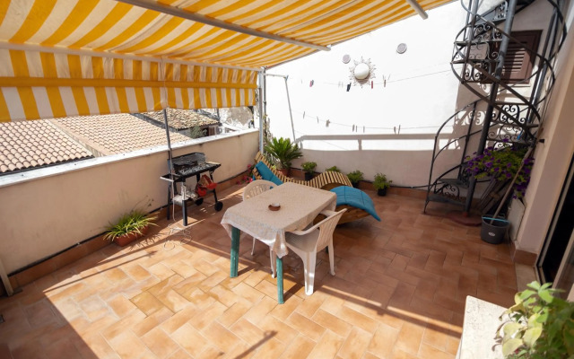 Sunny loft with terrace and A/C in the city centre