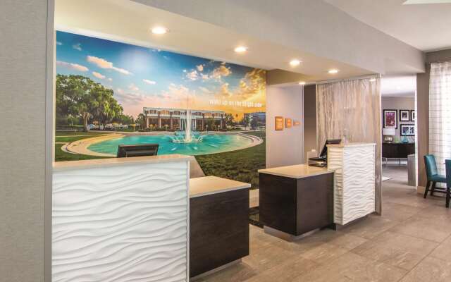 La Quinta Inn & Suites by Wyndham Orlando UCF