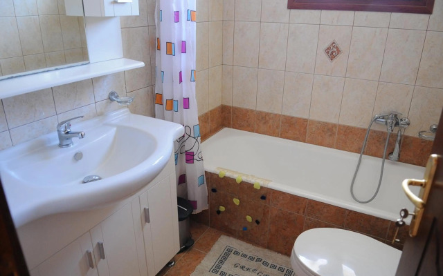 Toulas Apartments