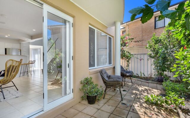 Sandcastles, 1/8 Ala Moana Way