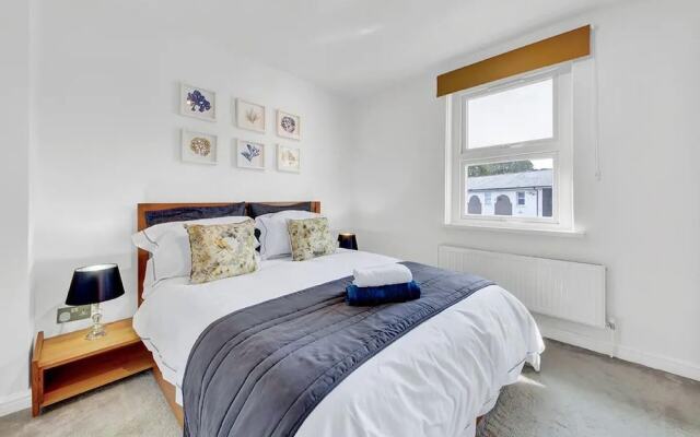 Luxurious 2-bed House in Canary Wharf London