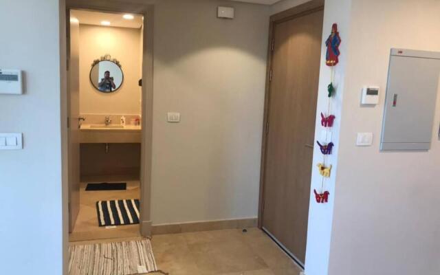 Beautiful modern apartment with access to beach and pools