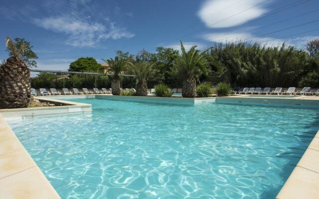 Cosy Holiday Home in Arles with Pool