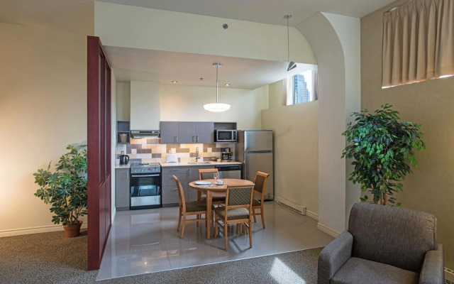 Le Square Phillips Hotel And Suites