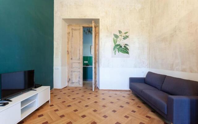 Wehost Sunny Apartment