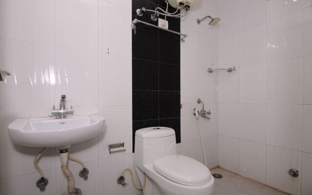 OYO 2041 Hotel Silver Land