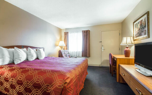 Econo Lodge I-44 - Exit 80
