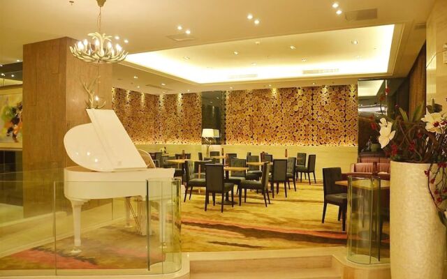 Phoenix Mountain Hotel