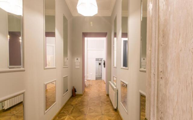 KuXoS Apartment On Machabeli Street