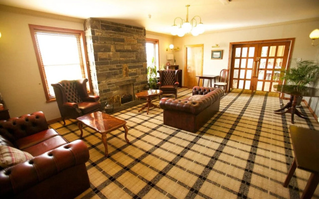 Standing Stones Hotel
