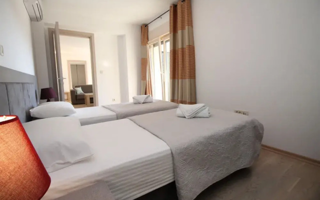 Fontana Lux Apartments