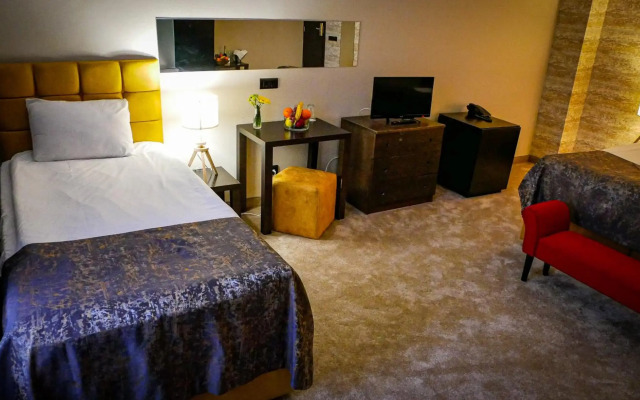 Riverside Boutique Hotel