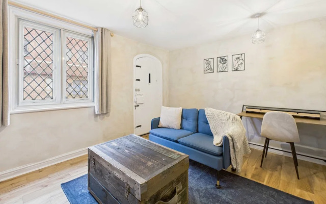 Host Stay Dame Alice Street