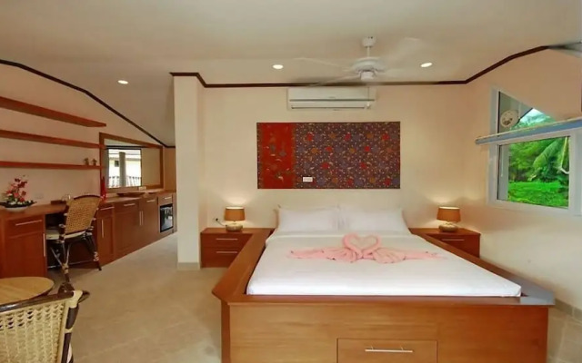 Luxurious Thai-style Villa With Private Pool and Beach Access