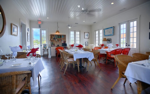 The Sandpiper Inn & Cottages