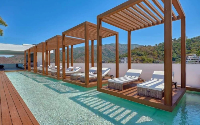 Soho PV Stunning Views Luxury Heated Rooftop Pool