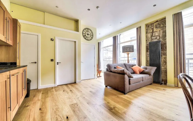 Stunning flat near St. Giles' Cathedral