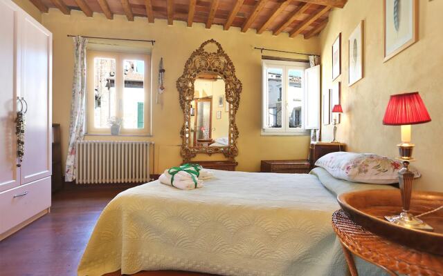 Delfina by Vacation in Lucca