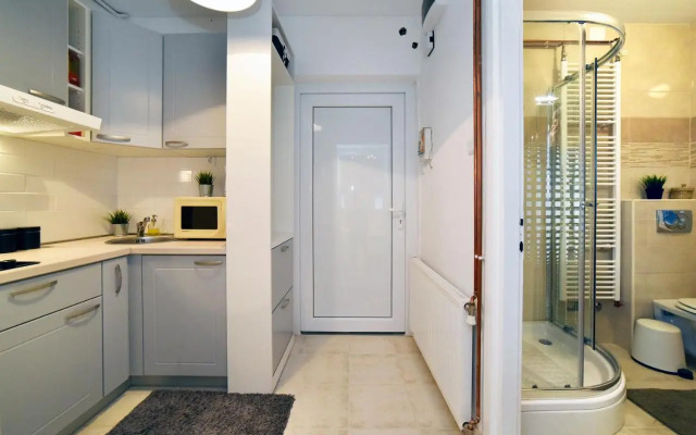 Block Apartment Upper Town