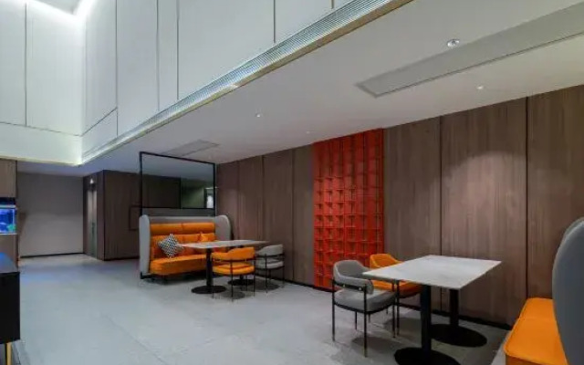 Berman Hotel (Zhanjiang Wuchuan Jiefang Middle Road Gangfeng Plaza)