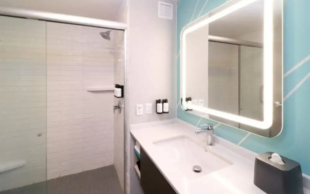 avid hotel Queretaro Centro Sur by IHG