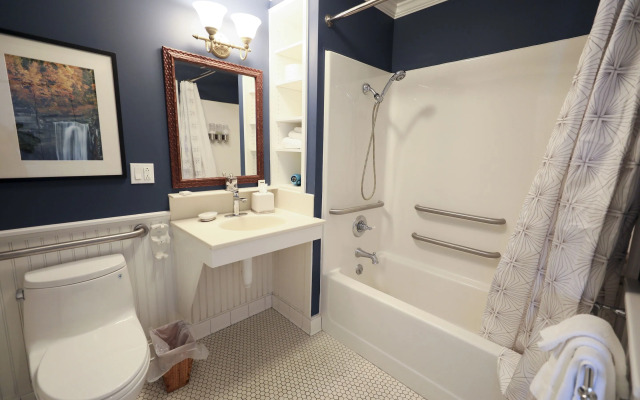 Inn at Taughannock Falls