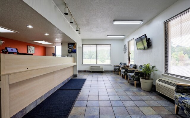 Super 7 Inn By OYO Tupelo Hwy 178