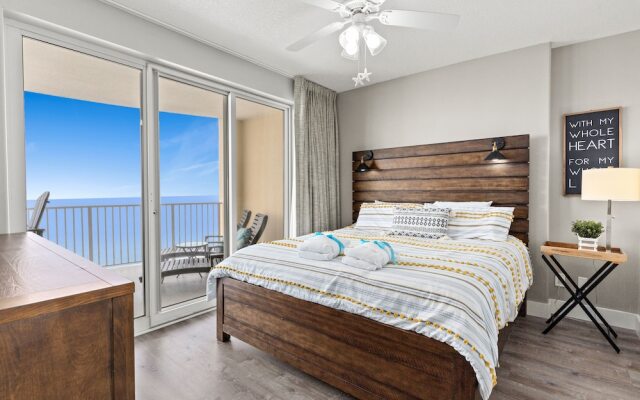 Beautiful Ocean Views! 2-bedroom, 2-bathroom! Resort Pools!