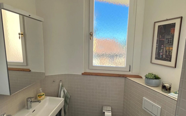 Charmante Altbauwohnung am Rhein